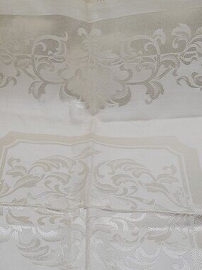 Jacquard, Cream Floral 20x20 (4) Table, Napkins, Classic Fabric Made in Japan
